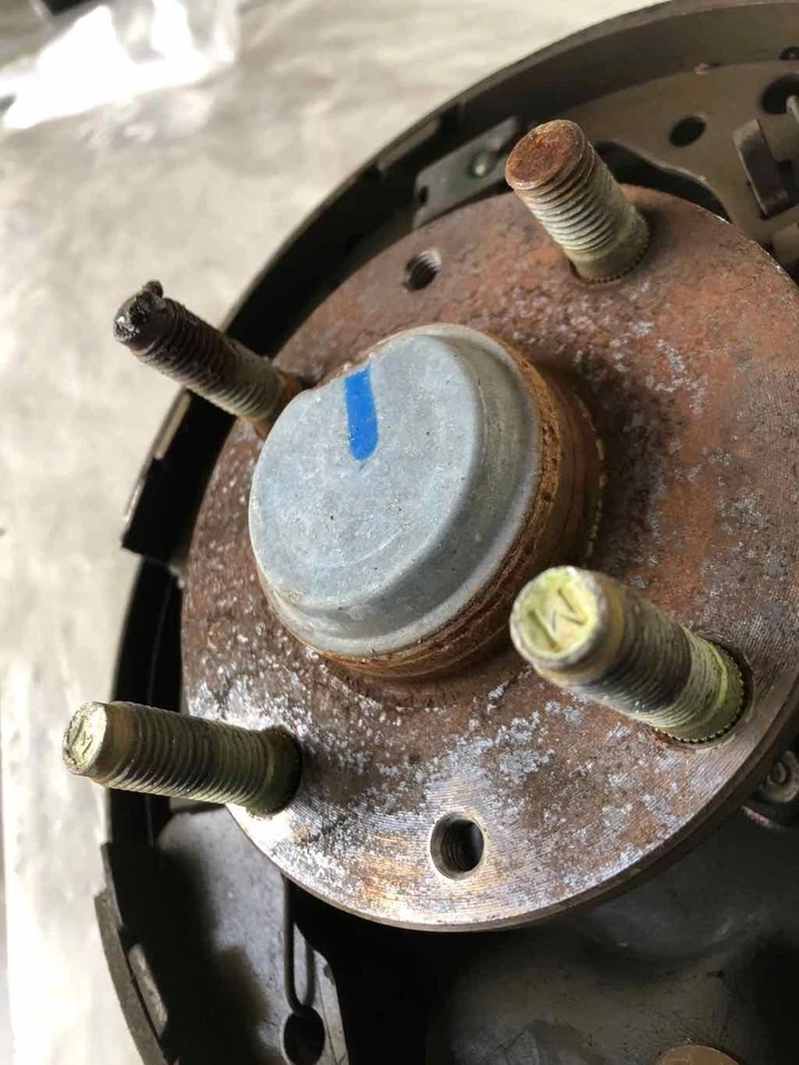 Ford Escort 2002 placa de respaldo de freno trasero con protector antipolvo izquierdo LH 2,0 L ZX2 cupé Foto 2 de 4