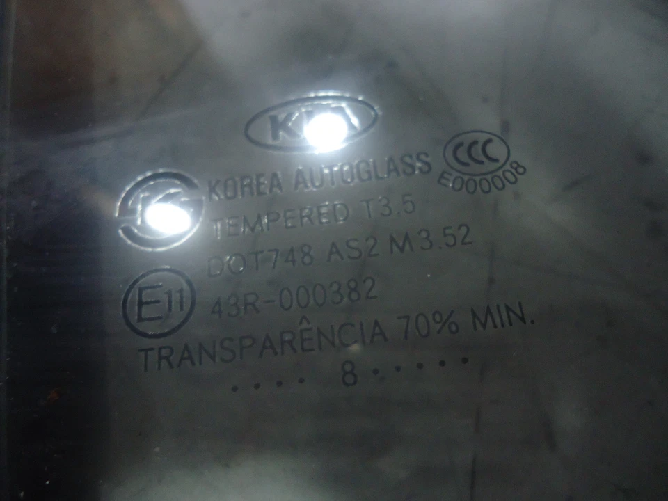 Kia Optima LX 2008 sedán 2,4 L puerta trasera derecha ventilación vidrio Foto 3 de 4