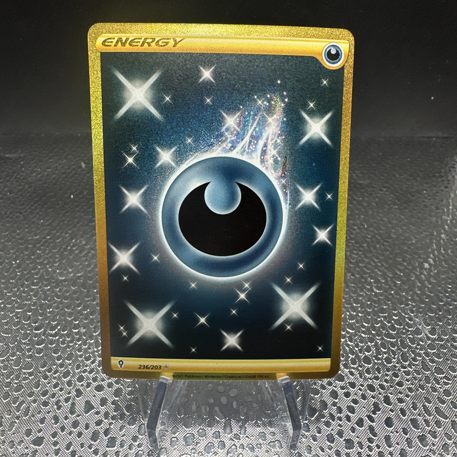 Pokemon SWSH07 Evolving Skies Darkness Energy 236/203 Gold Secret Rare NM