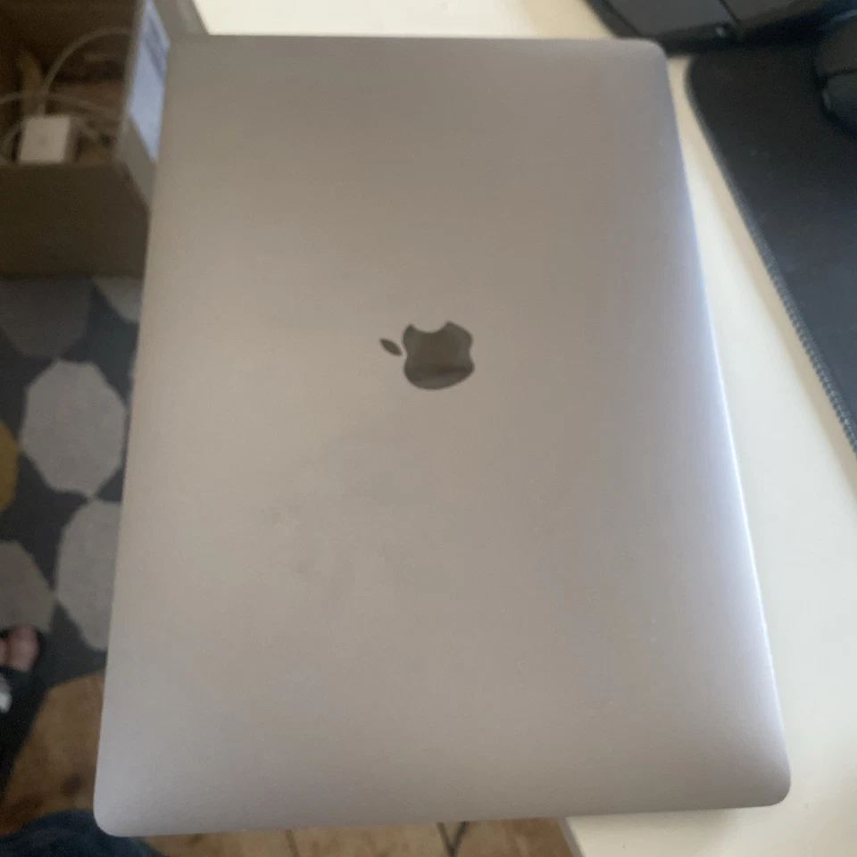 Apple MacBook Pro 15" 2017 · i7 · 16GB · 1TB, Foto 1 von 5