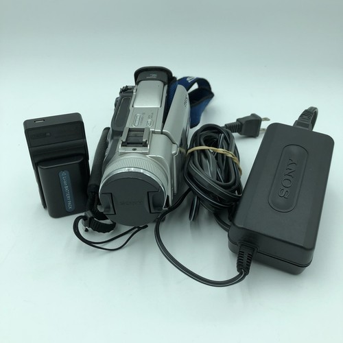 Sony Digital Handycam DCR-TRV20 Digital Video Camcorder With Charger 2 Batteries