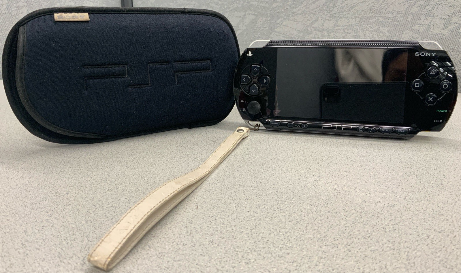 Sony PSP-1001 PlayStation Portable - Black No Charger No Battery