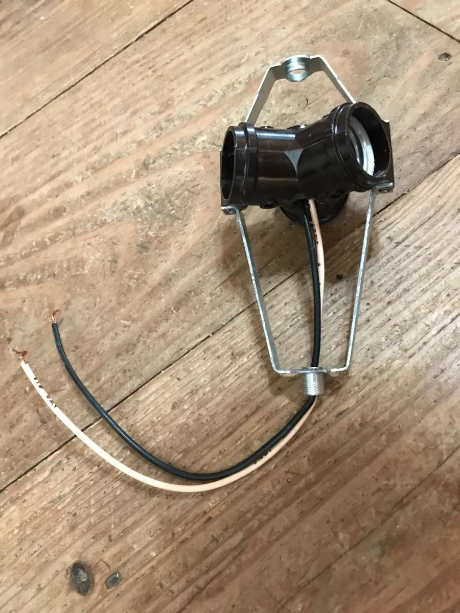 Triple lamp socket top