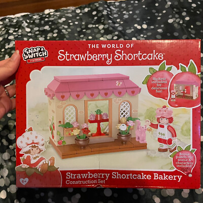 Strawberry Shortcake Bakery Snap & Switch Construction Set