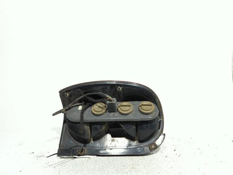 Conjunto de luz trasera izquierda usado se adapta a: Jeep Liberty 2004 grado A izquierdo Foto 2 de 4