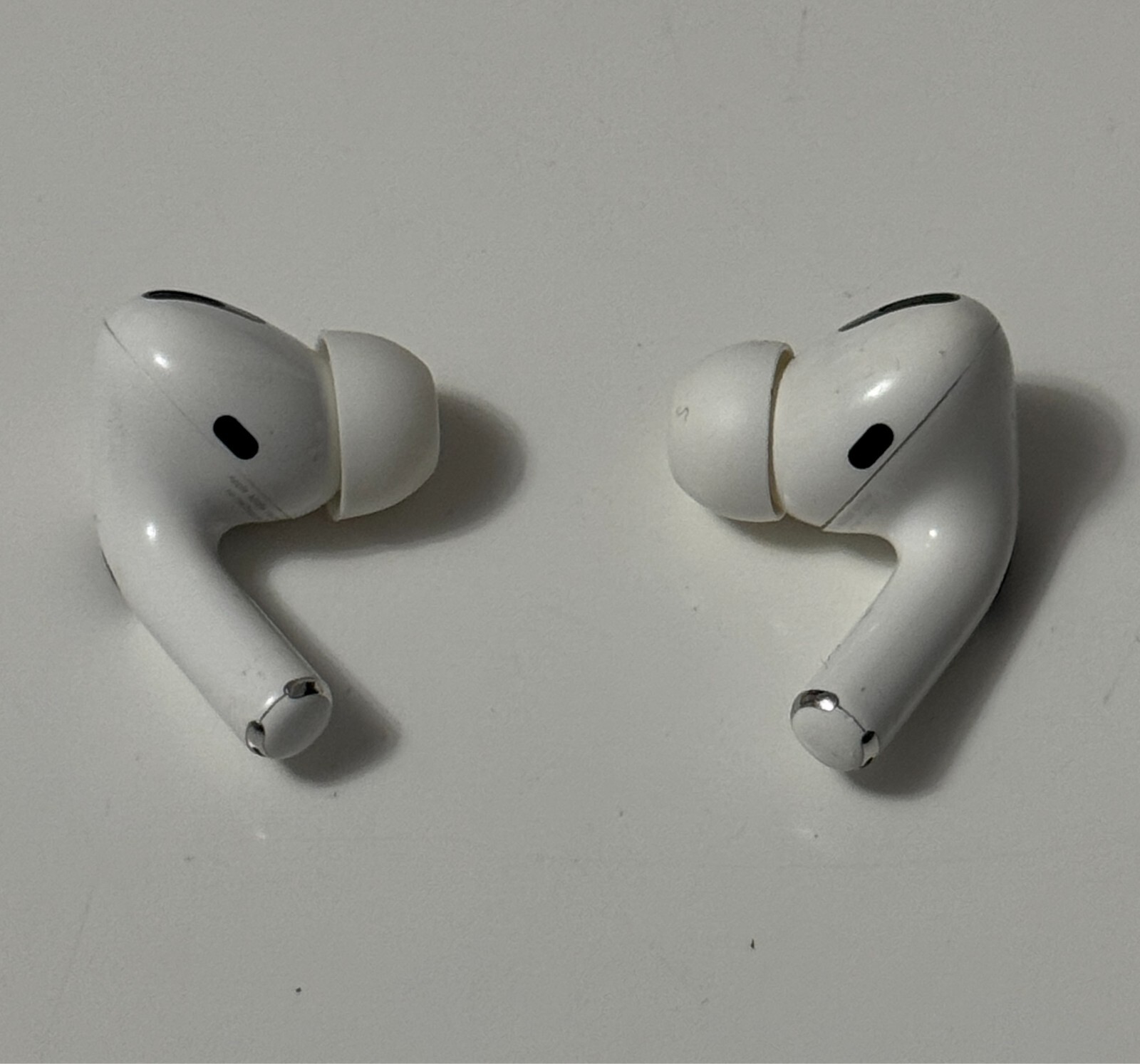 Apple 1st Gen AirPods Pro Replacement Left/Right Bud A2084 A2083 Static Fix