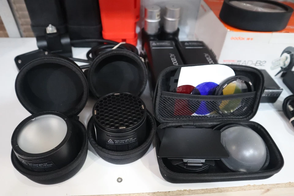 Godox AD200 Pro (Kit de cabeza x2) + AD-B2 + Bombilla + Reflector + BELLEZA + EXCELENTE #19964 Foto 4 de 4