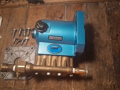 #ad 7106274 OEM CAT Pumps 2.5 GPM @ 3000 PSI Horizontal 3 4quot; Shaft with Hardware $255.00