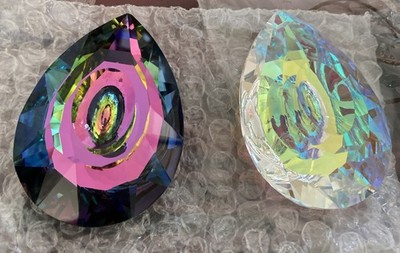 2 große Träne Tropfen Kristall Prisma Sonnenfänger klar & lila Polarlicht 