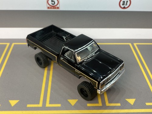 1981 Dodge Ram Pickup Lifted 4x4 Truck 1/64 Diecast Custom Off Road Greenlight - Picture 2 of 12
