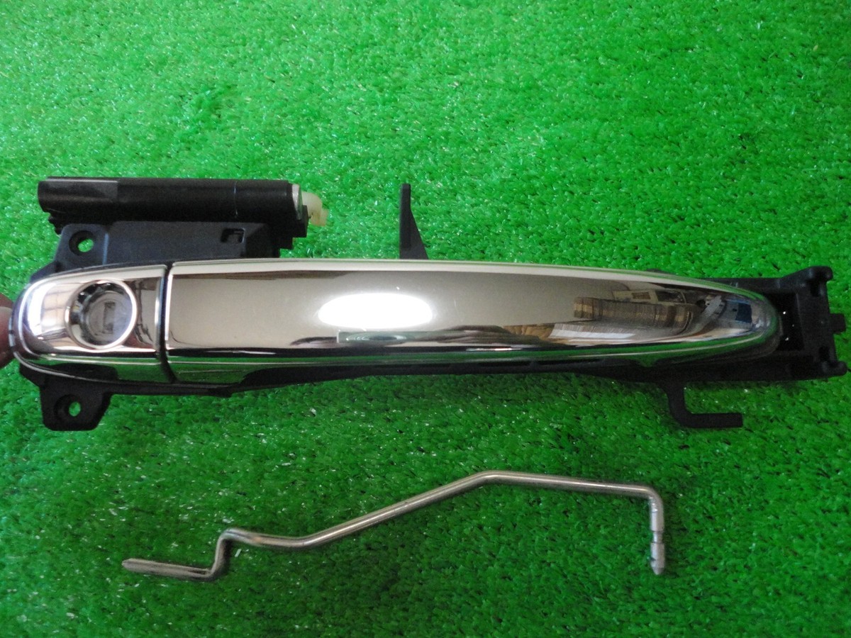 くろページ TOYOTA NOAH VOXY AZR60G Genuine Outer Door handle Front Right