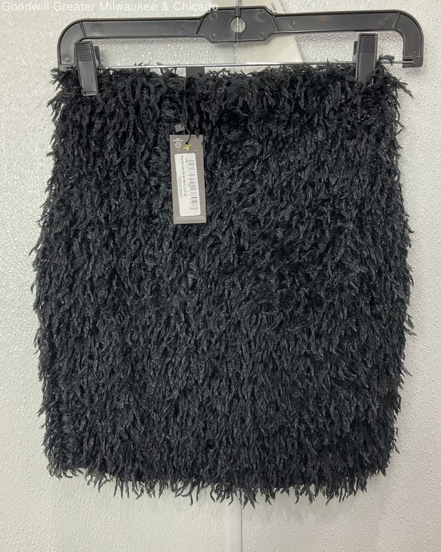 Pretty Little Things Black Feather Effect Micro Mini Skirt Size 4 NWT