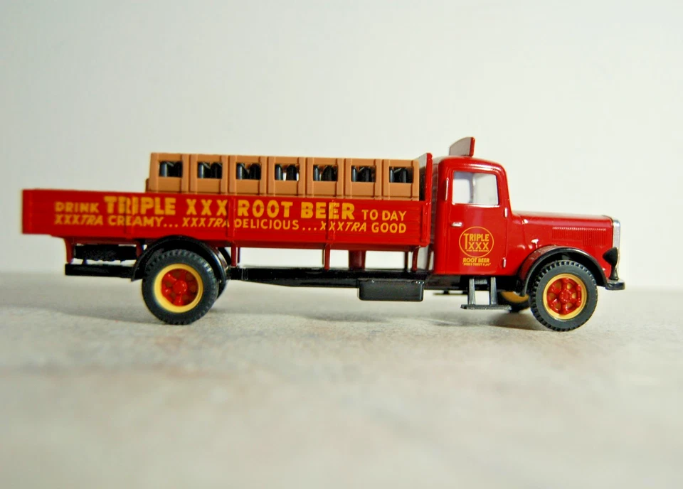 CORGI 98459 EDICIÓN LIMITADA CAMIÓN DE REFRESCOS BLANCO TRIPLE XXX CERVEZA DE RAÍZ Foto 3 de 4