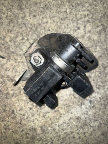 BMW 5 E39 1999 Diesel 135kW Turbolader Druckwandler Magnetventil 2247906