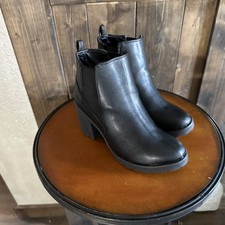 Black  Mini  Block Heel Ankle Boot Sz 6.5