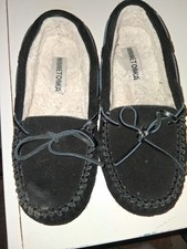 Minnetonka Black Leather Moccasin Faux Fur Lined Women's Slippers 8M 40217