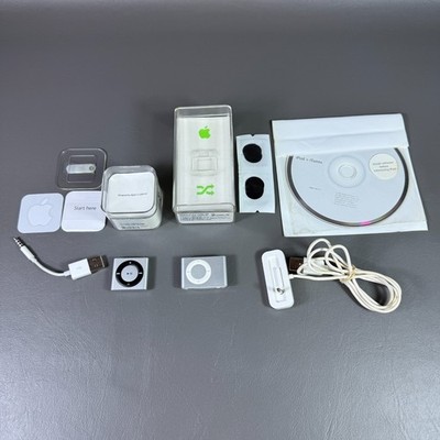 Apple iPod Shuffle A1373 2GB A1204 1GB Silver w/ Dock/Cord - Main Image