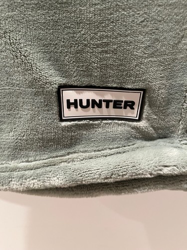 Hunter Plush Throw Blanket 50" x 70" Desert Sage Green Hunter Coco Flannel - Picture 4 of 6