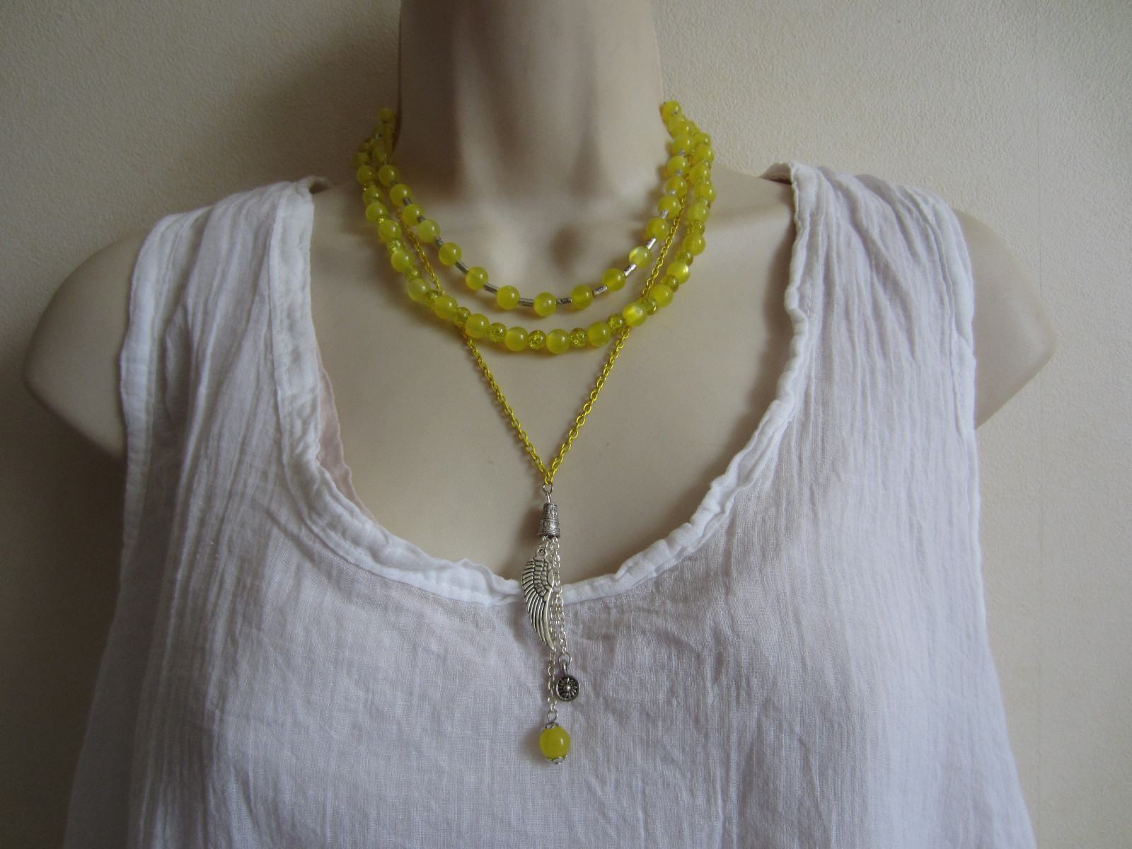 Collier multi rangs jaune en plaque or et pierres fines de qualite superieure