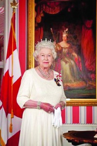 Queen Elizabeth Ii With Canada Flag Fridge Magnet 5 X 3 5 Ebay