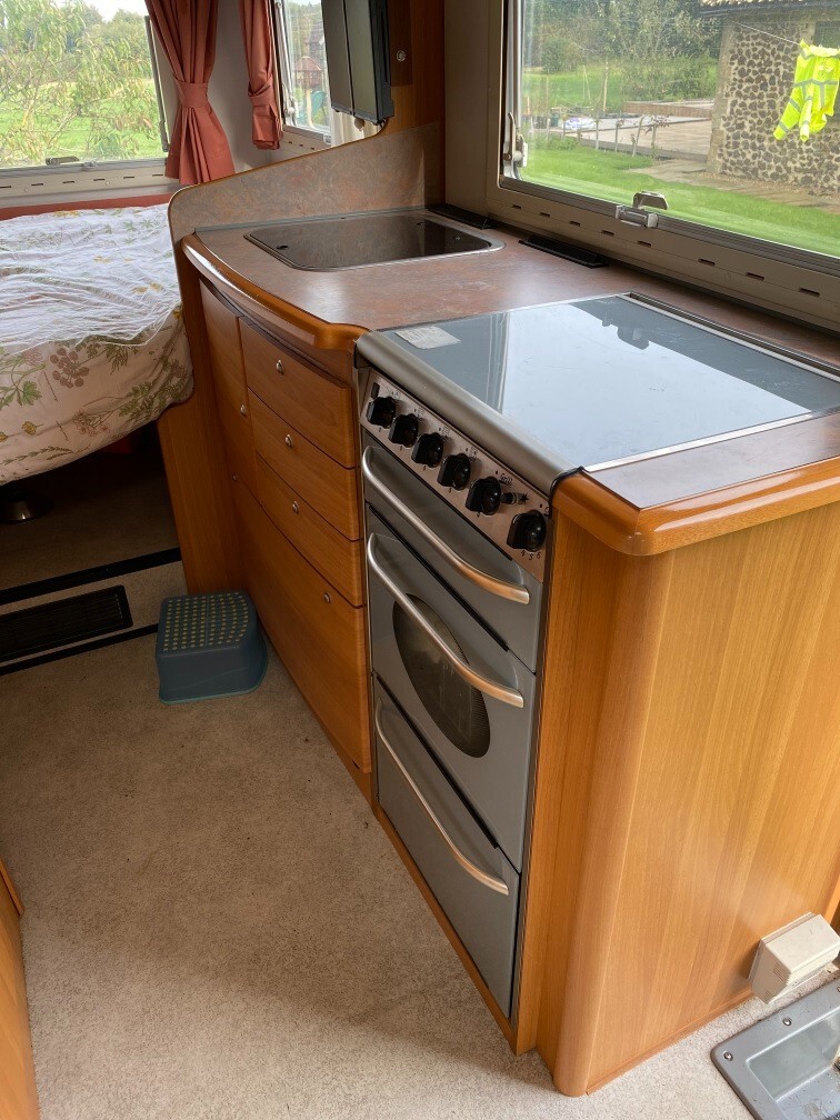 Mercedes motorhomes with towbar and cycle carrier, 4 seat belts, 6