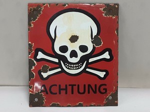 ORIGINAL DEAD SKULL VINTAGE ANTIQUE ENAMEL PORCELAIN DANGER SIGN CROSS BONES