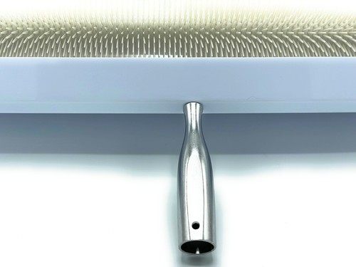 Spiked screed floor roller with splash guard 500mm wide & 21mm spikes - Picture 4 of 5