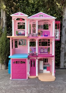 dollhouse with elevator and garage
