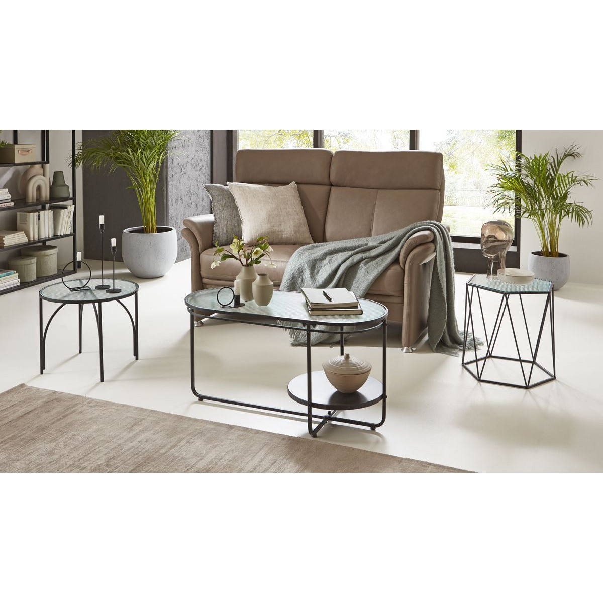 Table basse ondulé noir 90cm en laque mate style haut de gamme