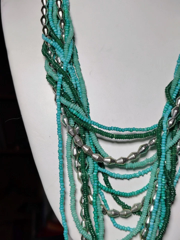 Collar Kenneth Cole MultiHebra Verde Turquesa Vidrio Cuentas Tono Plateado Foto 4 de 4
