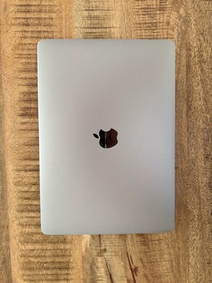 Apple MacBook Pro 13  (2018) | i5 Quad-Core | 8 GB RAM | 256 GB SSD | Retina
