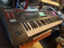 Roland Fantom 06 Keyboard Synthesizer 61 Tast...