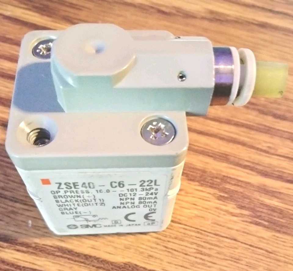 INTERRUPTOR DE PRESIÓN DIGITAL SMC ZSE40-C6-22L  Foto 2 de 4