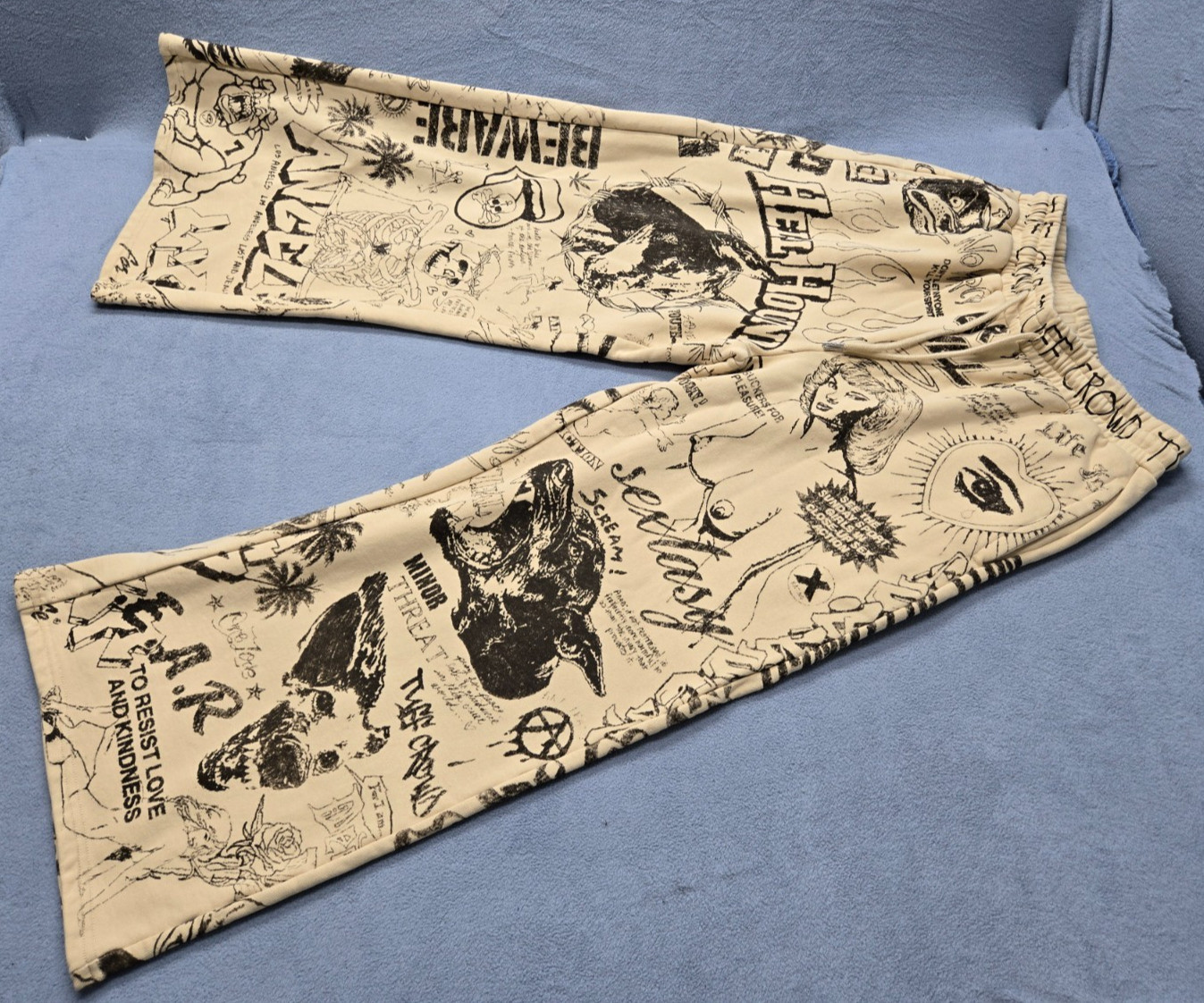 Tuff Crowd RARE Cream FRIGHTMARE SUCKERS FOR PLEASURE HELL HOUND Sweatpants L