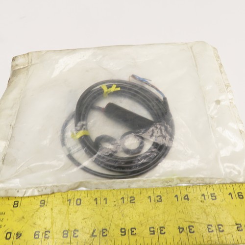 Allen Bradley 872CP-N8NP18-E2 Inductive Proximity Sensor 10-30VDC - Picture 2 of 4