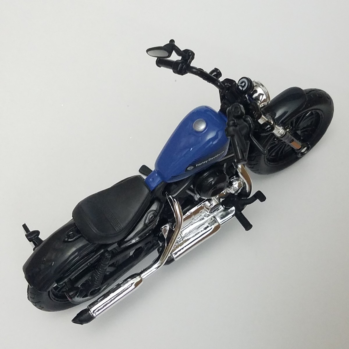 Harley-Davidson FLSTS 1:10 黒青 ④ Maisto s-l1200.jpg
