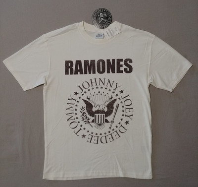 RAMONES - Crest * Licensed Loose Fit T-Shirt, Vintage White size 'M '2024 NWT