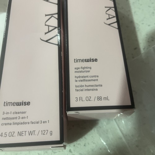 Mary Kay TimeWise Idratante combinata per combattere l'età e detergente 3 in 1 taglia intera - Foto 2 di 3