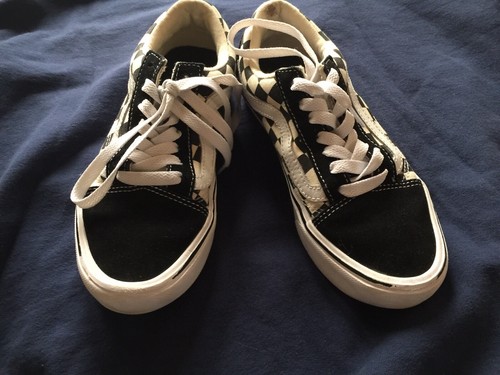 black and white vans 5.5
