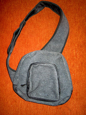 ESPRIT Schultertasche Bodybag mit Außentasche grauer Loden praktisch auf Reisen