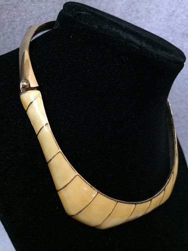 HOBE Egyptian Revival Hinged Collar Necklace Gold Tone Creamy Inlaid Enamel - 第 1/10 張圖片