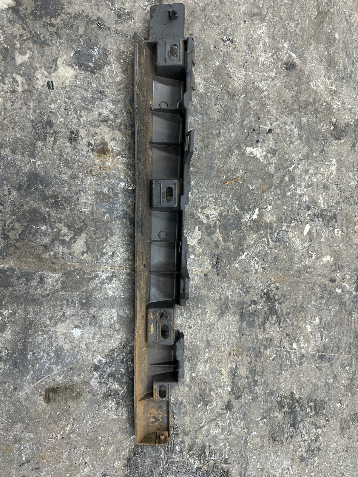 2014 AUDI R8 OEM REAR LEFT DRIVER SIDE SKIRT ROCKER MOUNT BRACKET 420 853 921