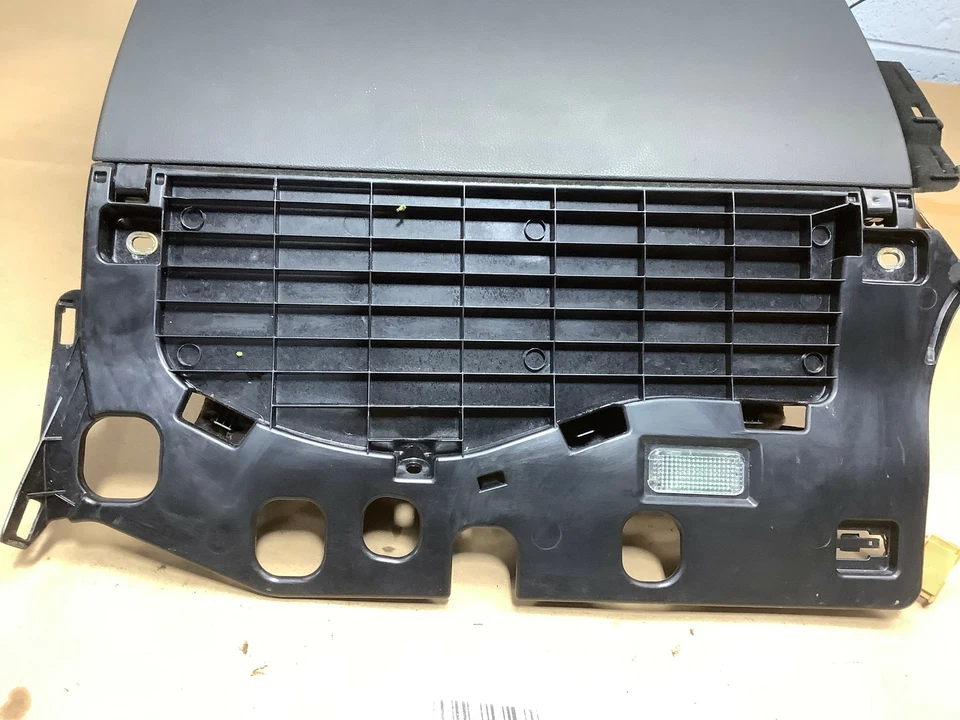 Audi A4 Quattro 2009 guantera lateral del pasajero delantero compartimento de almacenamiento OEM+ Foto 2 de 4