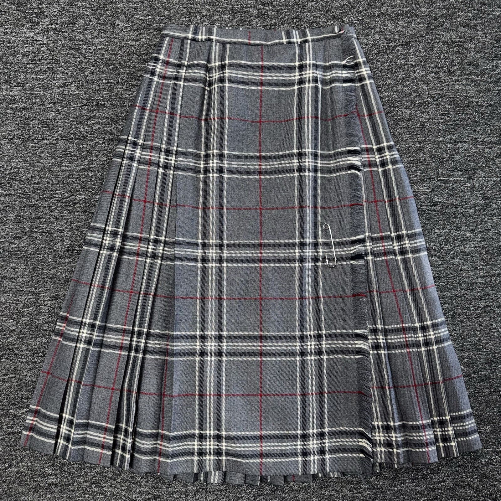 Vintage Highland Queen 100% Virgin Wool Gray Pleated Plaid Maxi Skirt - Size 12