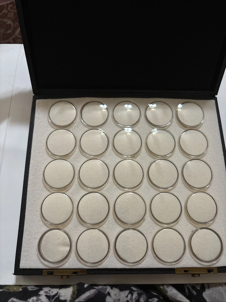 Juego de 25 tarros de gemas de joyería (1,25" d.) en almacenamiento estuche forrado con cierre de exhibición Foto 2 de 4