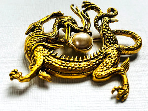 Authentic 1988 Metropolitan Museum of Art 24-karat gold-plated Laughing Dragon Pin/Pendant