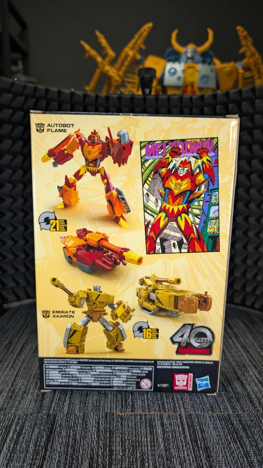 Generations Comic Edition Autobot Flame & Emirate Xaaron Action Figure 2-Pack - Image 2 of 4