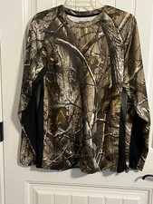2054. Realtree Long Sleeve Men's Camo Performance Shirt. Size M