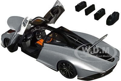 MCLAREN SPEEDTAIL SUPERNOVA SILVER W/SUITCASES 1/18 MODEL CAR BY