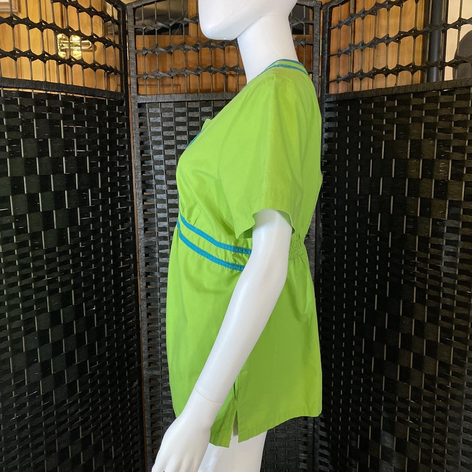 Blusa Médica Katherine Heigl By Peaches Para Mujer Grande Cuello en V Verde y Azul 2 Bolsillos Foto 3 de 4